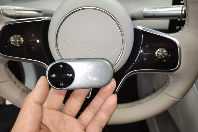 Used Hima Luxeed S7 2024 Max+ Rear-Drive Ultra-Range Intelligent Driving Edition Vehicle Key