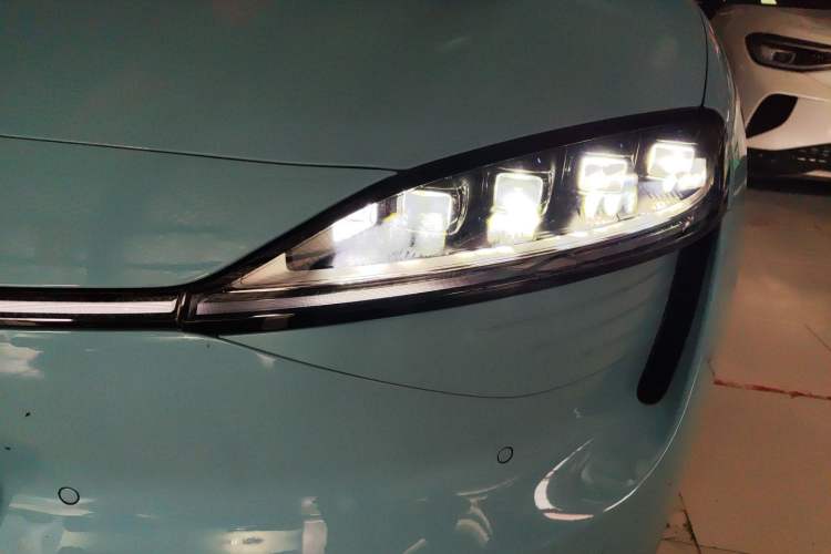 Used Hima Luxeed S7 2024 Ultra Four-Wheel Drive Flagship Edition Left Front Headlight