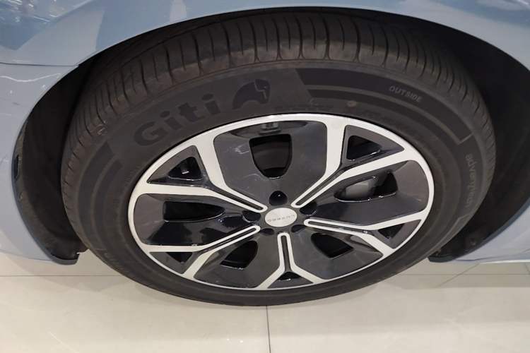 Used Hima Luxeed S7 2024 Max+ Rear-Drive Ultra-Range Intelligent Driving Edition Left Front Wheel Hub