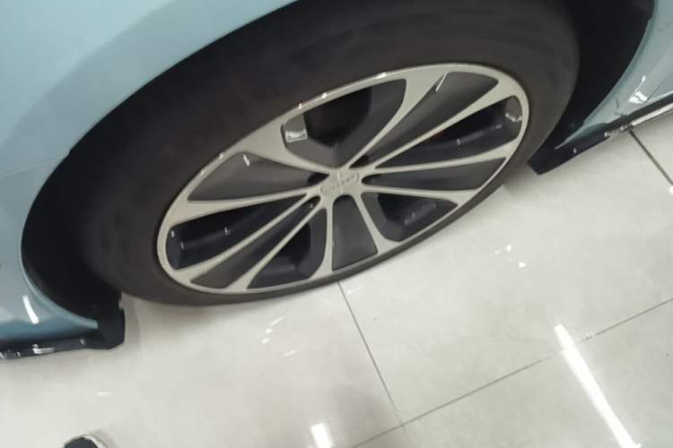 Used Hima Luxeed S7 2024 Ultra Four-Wheel Drive Flagship Edition Left Front Wheel Hub