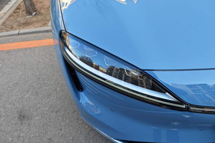 Used Hima Luxeed S7 2024 Max Rear-Drive Long-Range Intelligent Driving Version Right Front Headlight
