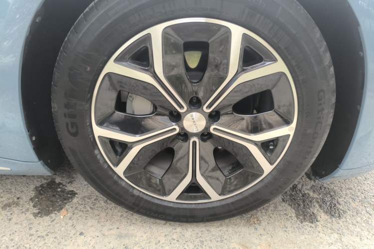 Used Hima Luxeed S7 2024 Pro Rear-Drive Long-Range Version Right Front Wheel Hub