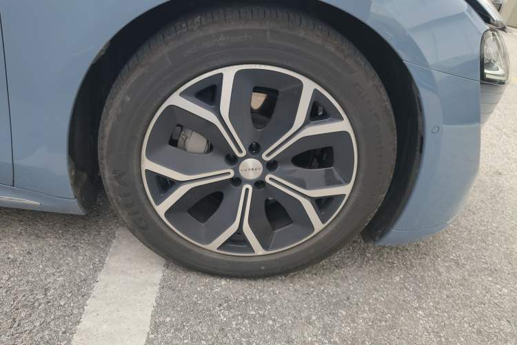 Used Hima Luxeed S7 2024 Max+ Rear-Drive Ultra-Range Intelligent Driving Edition Right Front Wheel Hub