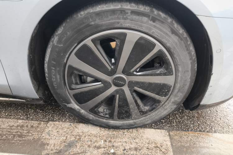 Used Hima Luxeed S7 2024 Max Rear-Drive Long-Range Intelligent Driving Version Right Front Wheel Hub