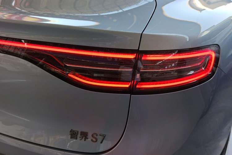 Used Hima Luxeed S7 2024 Max Rear-Drive Long-Range Intelligent Driving Version Right Rear Taillight