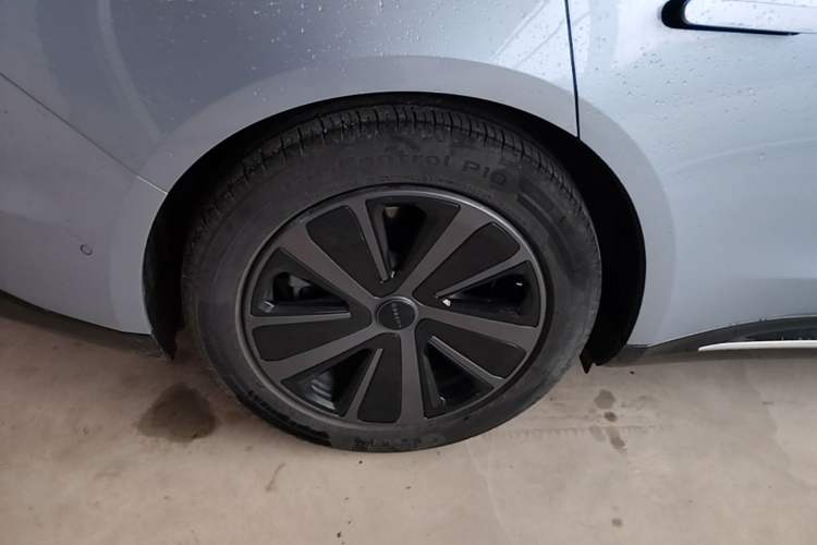 Used Hima Luxeed S7 2024 Max Rear-Drive Long-Range Intelligent Driving Version Right Rear Wheel Hub