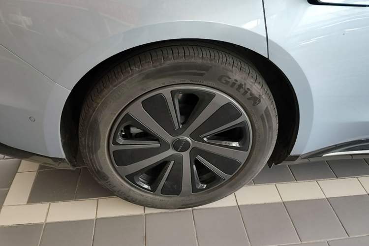 Used Hima Luxeed S7 2024 Max Rear-Drive Long-Range Intelligent Driving Version Right Rear Wheel Hub
