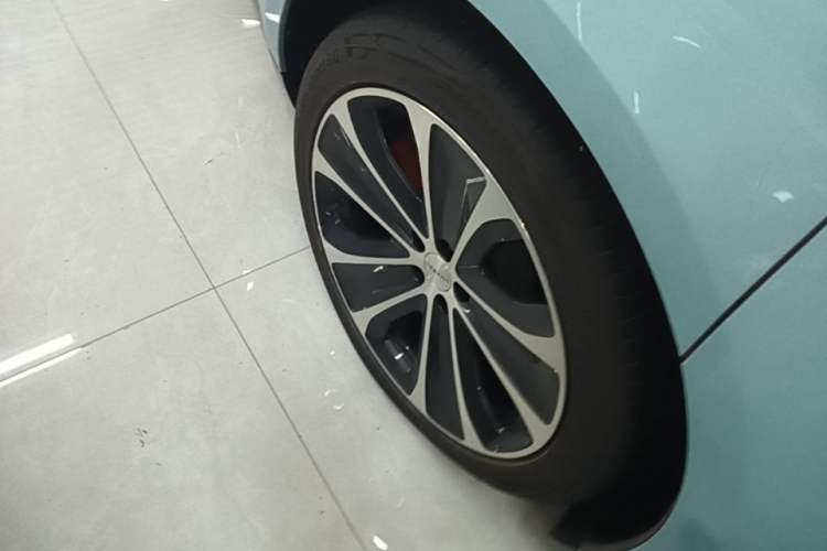 Used Hima Luxeed S7 2024 Ultra Four-Wheel Drive Flagship Edition Right Rear Wheel Hub