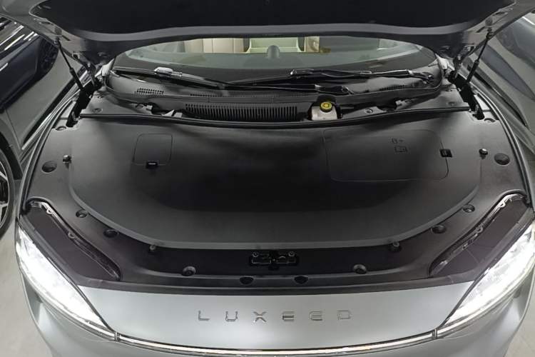 Used Hima Luxeed S7 2024 Max RS Four-Wheel-Drive Performance Edition Engine Bay
