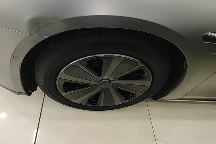 Used Hima Luxeed S7 2024 Max Rear-Drive Long-Range Intelligent Driving Version Left Front Wheel Hub