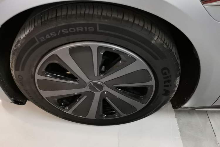 Used Hima Luxeed S7 2024 Max Rear-Drive Long-Range Intelligent Driving Version Left Front Wheel Hub