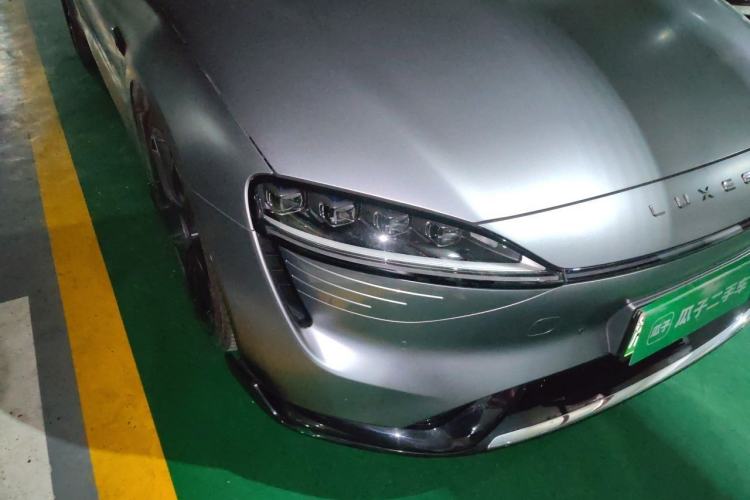 Used Hima Luxeed S7 2024 Ultra Four-Wheel Drive Flagship Edition Right Front Headlight