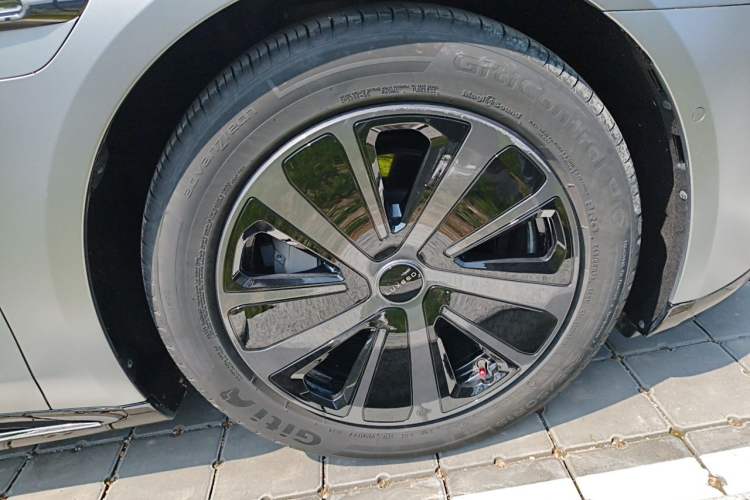 Used Hima Luxeed S7 2024 Pro Rear-Drive Long-Range Version Right Front Wheel Hub