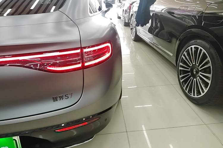 Used Hima Luxeed S7 2024 Max Rear-Drive Long-Range Intelligent Driving Version Right Rear Taillight