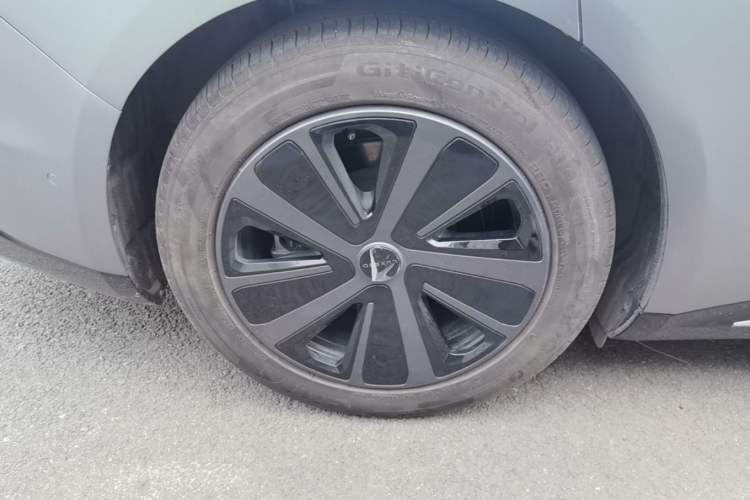 Used Hima Luxeed S7 2024 Max Rear-Drive Long-Range Intelligent Driving Version Right Rear Wheel Hub