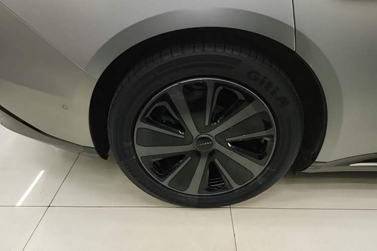 Used Hima Luxeed S7 2024 Max Rear-Drive Long-Range Intelligent Driving Version Right Rear Wheel Hub