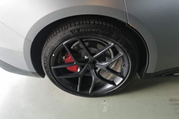 Used Hima Luxeed S7 2024 Ultra Four-Wheel Drive Flagship Edition Right Rear Wheel Hub