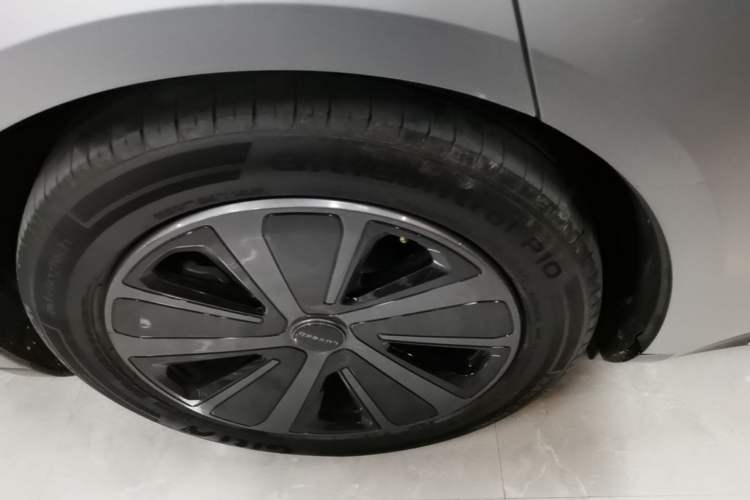 Used Hima Luxeed S7 2024 Max Rear-Drive Long-Range Intelligent Driving Version Right Rear Wheel Hub