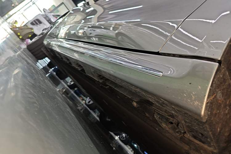 Used Hima Luxeed S7 2024 Pro Model Right Side Sill
