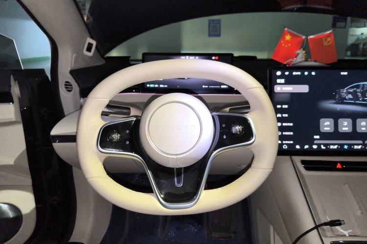 Used Hima Luxeed S7 2024 Max Rear-Drive Long-Range Intelligent Driving Version Steering Wheel