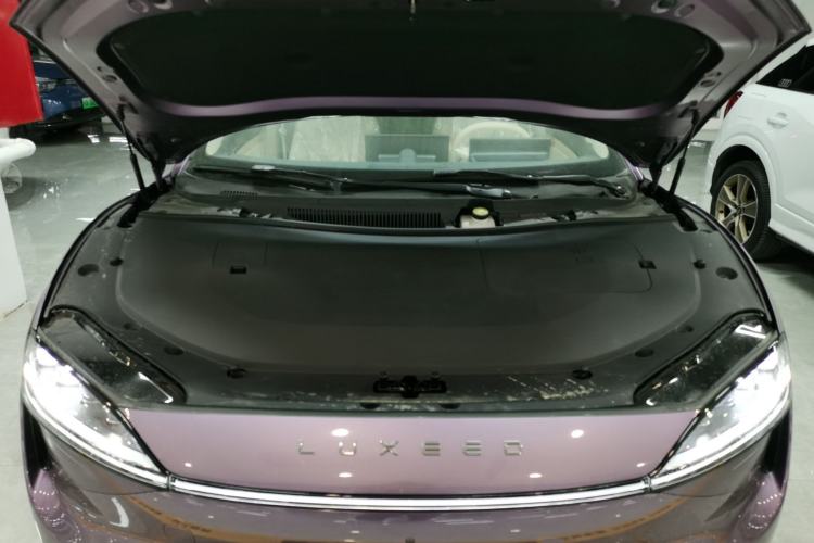 Used Hima Luxeed S7 2024 Pro Model Engine Bay