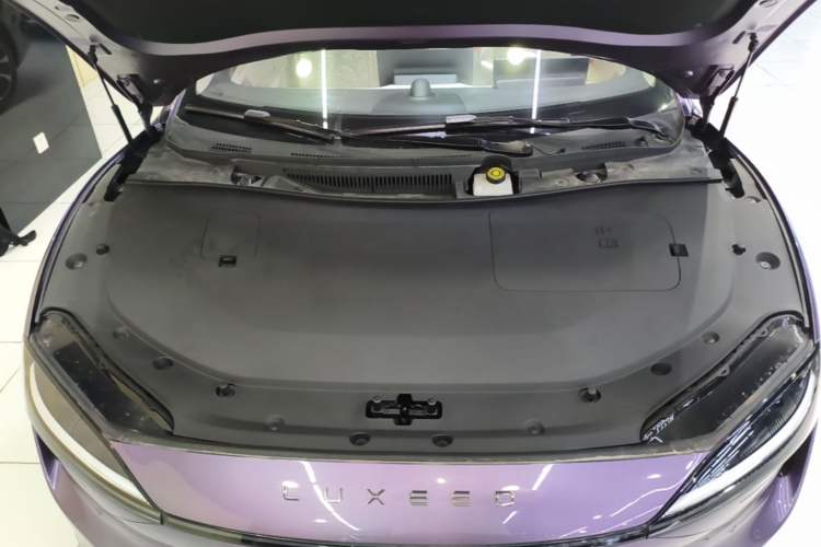 Used Hima Luxeed S7 2024 Pro Model Engine Bay