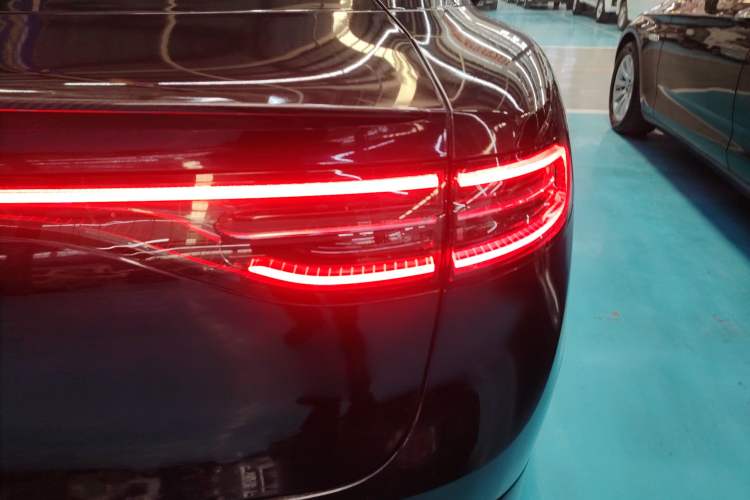 Used Hima Luxeed S7 2024 Ultra Four-Wheel Drive Flagship Edition Right Rear Taillight