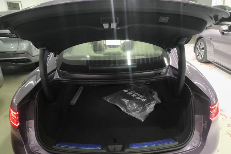 Used Hima Luxeed S7 2024 Pro Rear-Drive Long-Range Version Trunk