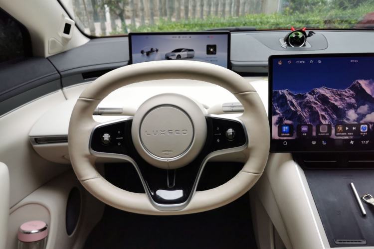 Used Hima Luxeed S7 2024 Max Rear-Drive Long-Range Intelligent Driving Version Steering Wheel