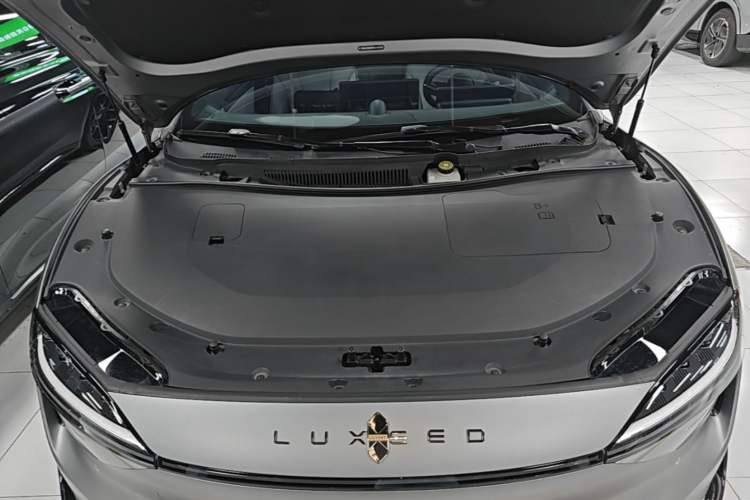 Used Hima Luxeed S7 2024 Max RS Engine Bay
