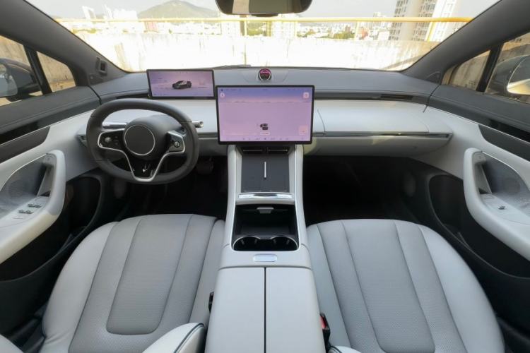 Used Hima Luxeed S7 2024 Max RS Interior 1