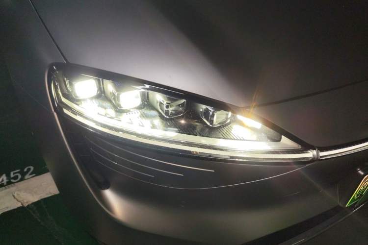 Used Hima Luxeed S7 2024 Max Rear-Drive Long-Range Intelligent Driving Version Right Front Headlight