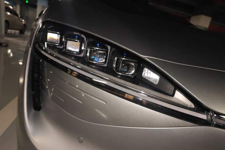 Used Hima Luxeed S7 2024 Max Rear-Drive Long-Range Intelligent Driving Version Right Front Headlight
