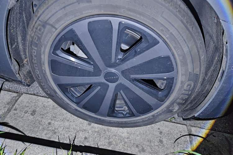 Used Hima Luxeed S7 2024 Max+ Rear-Drive Ultra-Range Intelligent Driving Edition Right Front Wheel Hub