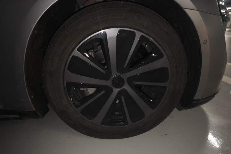 Used Hima Luxeed S7 2024 Max Rear-Drive Long-Range Intelligent Driving Version Right Front Wheel Hub