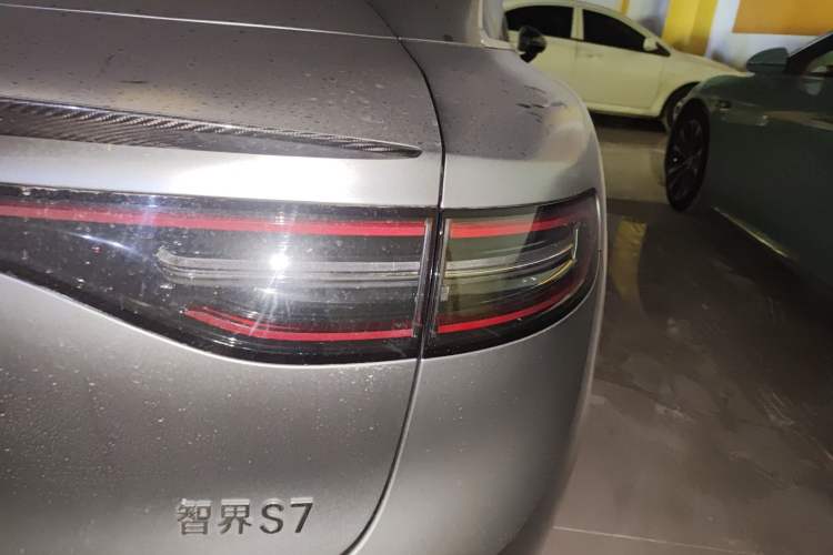 Used Hima Luxeed S7 2024 Max RS Four-Wheel-Drive Performance Edition Right Rear Taillight