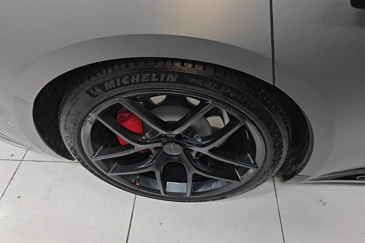 Used Hima Luxeed S7 2024 Max RS Right Rear Wheel Hub