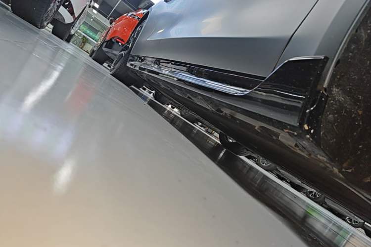 Used Hima Luxeed S7 2024 Max RS Right Side Sill