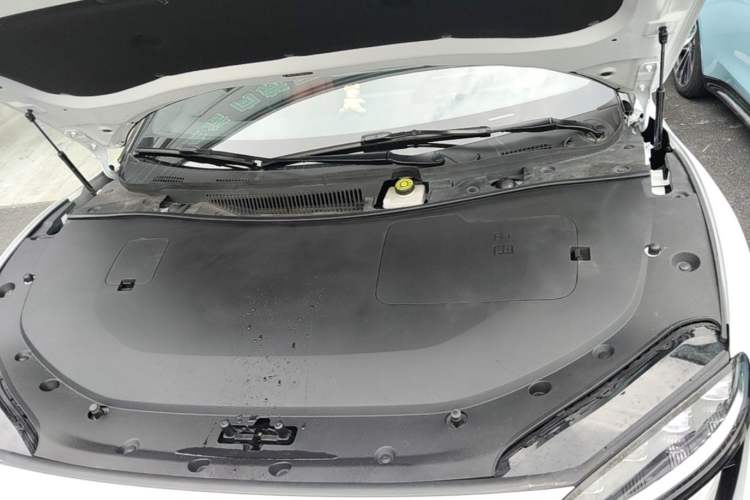 Used Hima Luxeed S7 2024 Pro Model Engine Bay