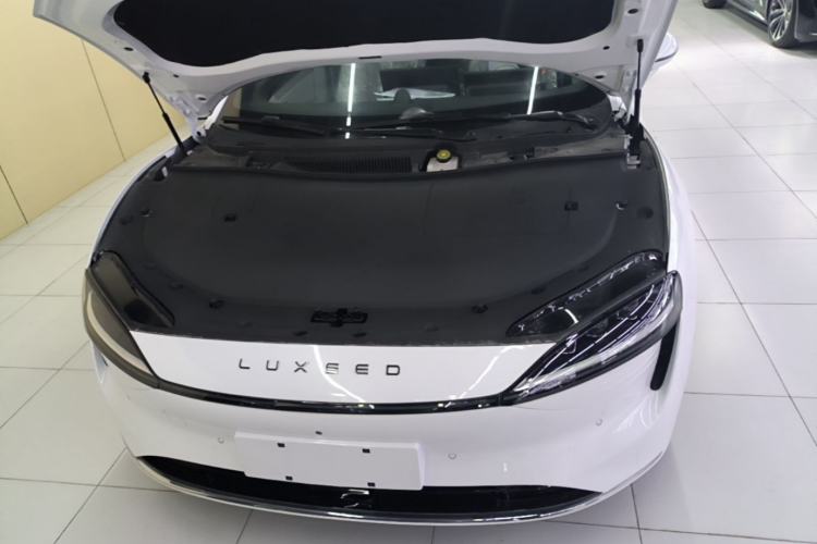 Used Hima Luxeed S7 2024 Pro Model Engine Bay