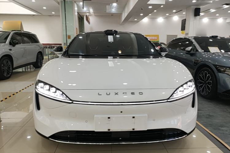 Used Hima Luxeed S7 2024 Max Front