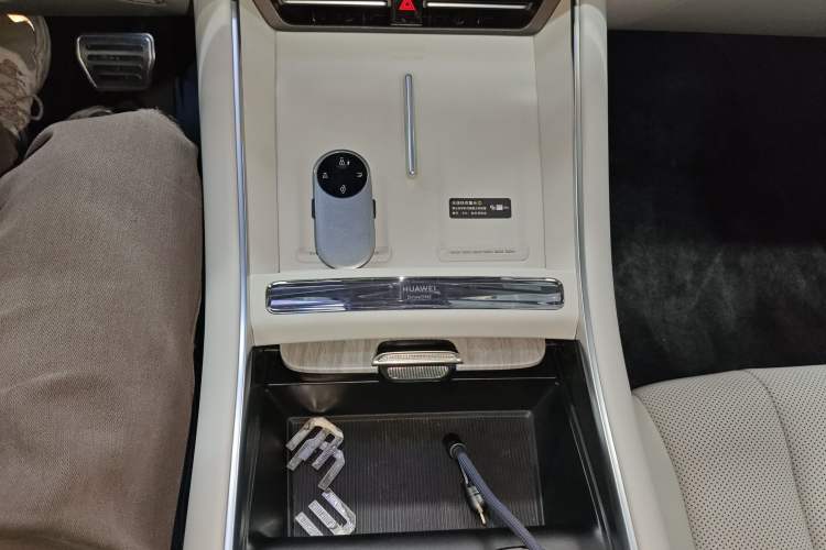 Used Hima Luxeed S7 2024 Max+ Rear-Drive Ultra-Range Intelligent Driving Edition Gear Lever