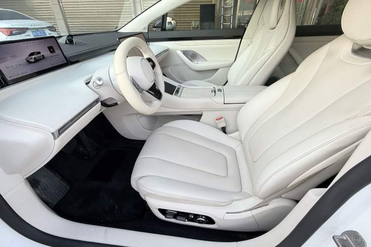 Used Hima Luxeed S7 2024 Max Interior 1