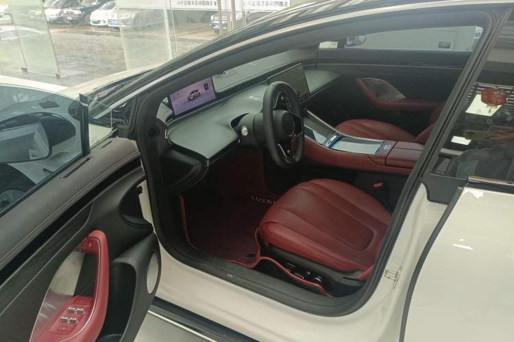 Used Hima Luxeed S7 2024 Max Interior 3