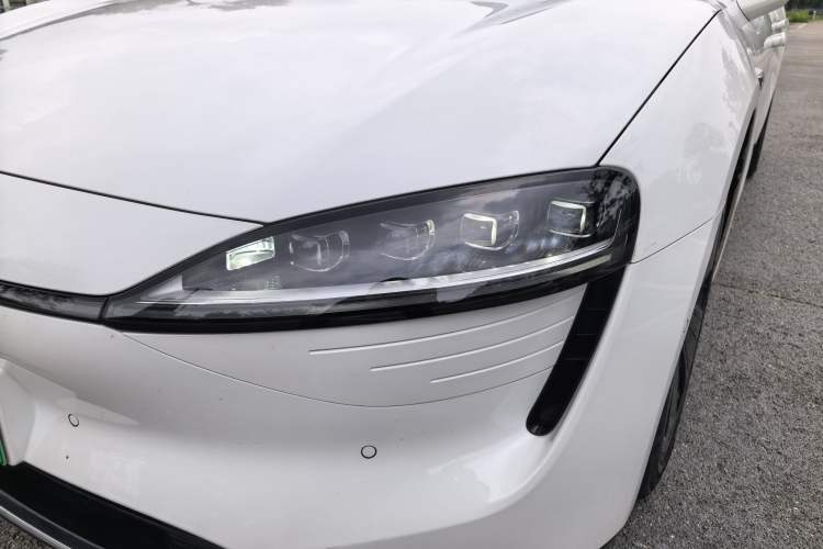 Used Hima Luxeed S7 2024 Max Rear-Drive Long-Range Intelligent Driving Version Left Front Headlight