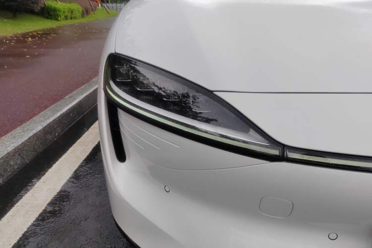 Used Hima Luxeed S7 2024 Max Rear-Drive Long-Range Intelligent Driving Version Right Front Headlight