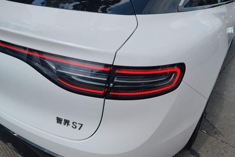Used Hima Luxeed S7 2024 Max Rear-Drive Long-Range Intelligent Driving Version Right Rear Taillight