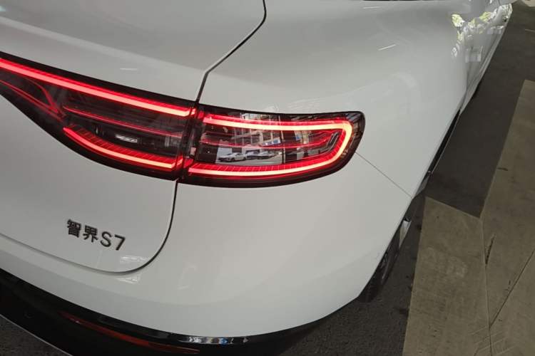 Used Hima Luxeed S7 2024 Max RS Four-Wheel-Drive Performance Edition Right Rear Taillight