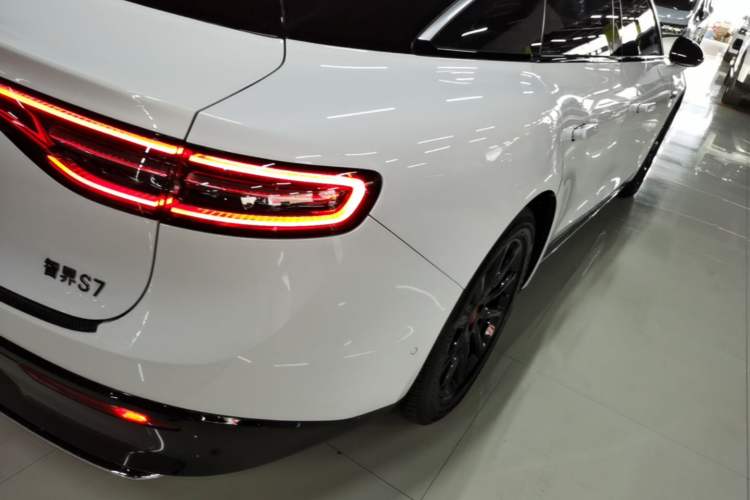 Used Hima Luxeed S7 2024 Max Rear-Drive Long-Range Intelligent Driving Version Right Rear Taillight