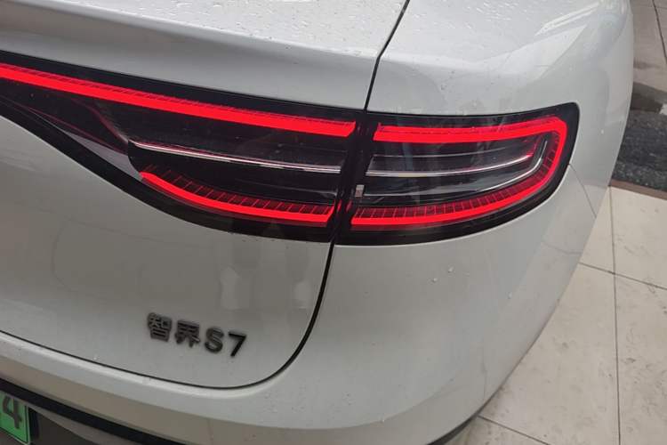 Used Hima Luxeed S7 2024 Max Rear-Drive Long-Range Intelligent Driving Version Right Rear Taillight